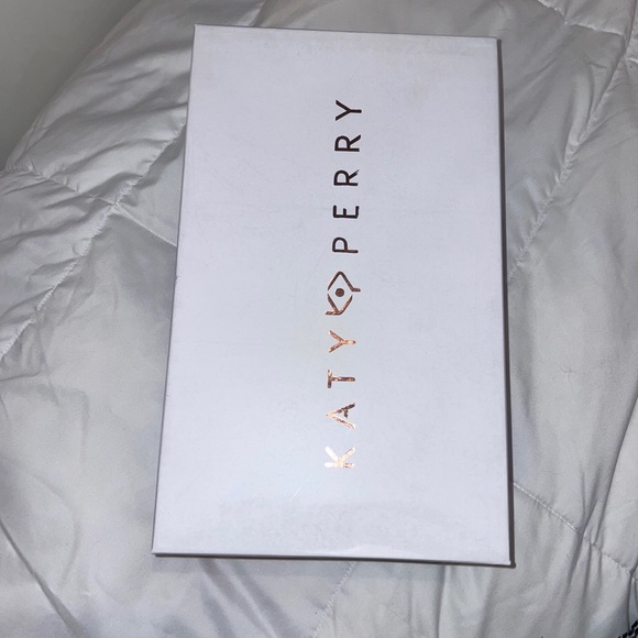 Katy Perry Lace Up Sneaker 8.5 M off white New with Box! - Picture 8 of 9